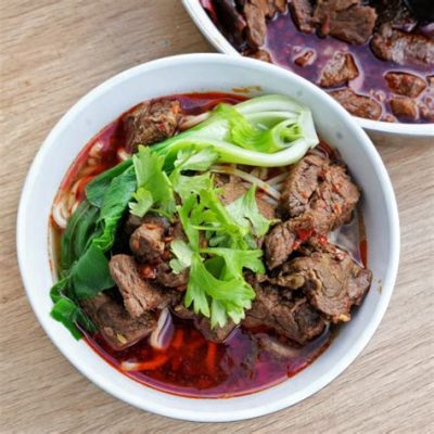  Xiangyang Beef Noodle Soup: 醇香濃郁的牛肉湯底搭配彈牙Q勁的麵條，給你一碗滿滿的幸福！