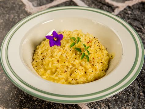  Saffron Risotto: Creamy Indulgence Meets Umami Explosion!